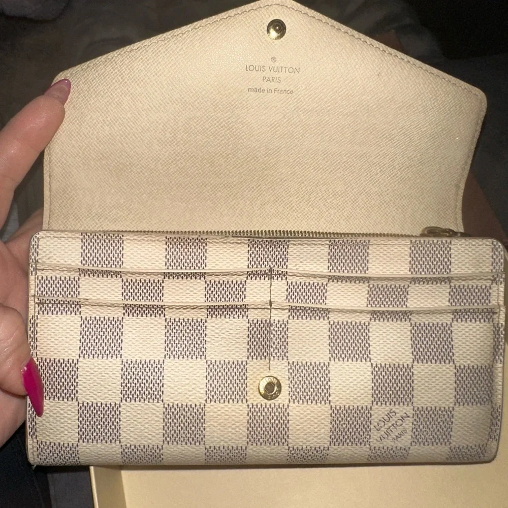 Authentic Louis Vuitton Sarah Wallet